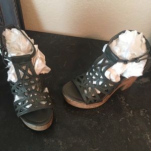 MIA  cork wedge sandal heel olive 6.5